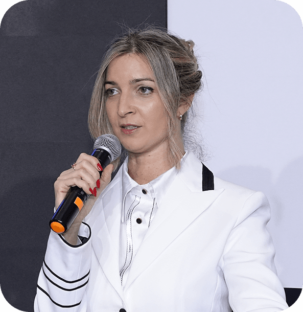 Woman leader speaking at CXO 2.0 Conference